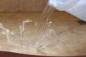 琼结漏水维修 免砸砖防水材料该如何施工
